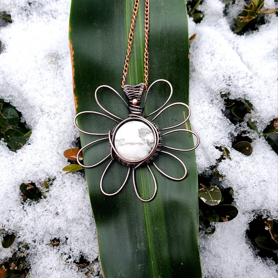 Daisy White Howlite Crystal Pendant