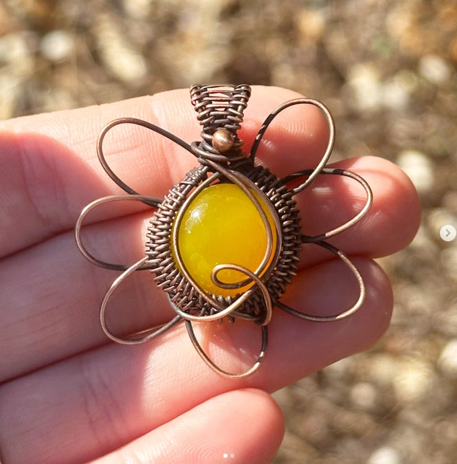 Daisy Yellow Onyx Crystal Copper Pendant