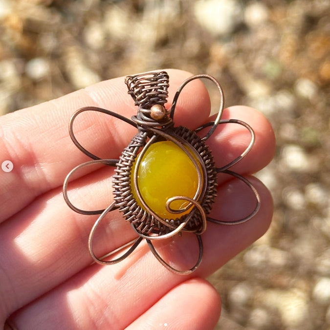Daisy Yellow Onyx Crystal Copper Pendant